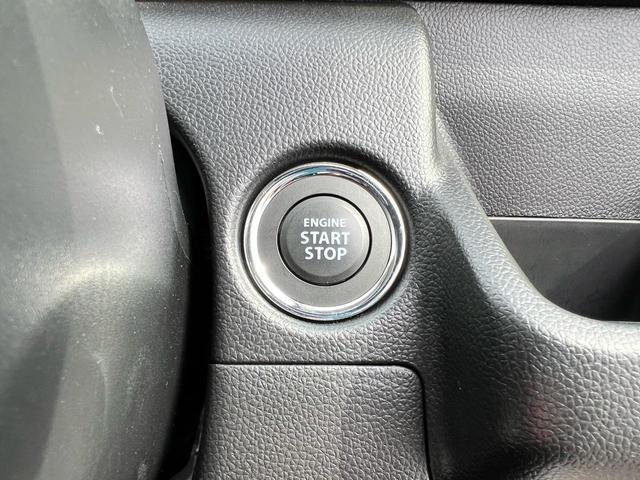 ★運転席スイッチ類★　ミラー格納・角度調節、ドアロック、各席のウインドウをこちらで調整できます。