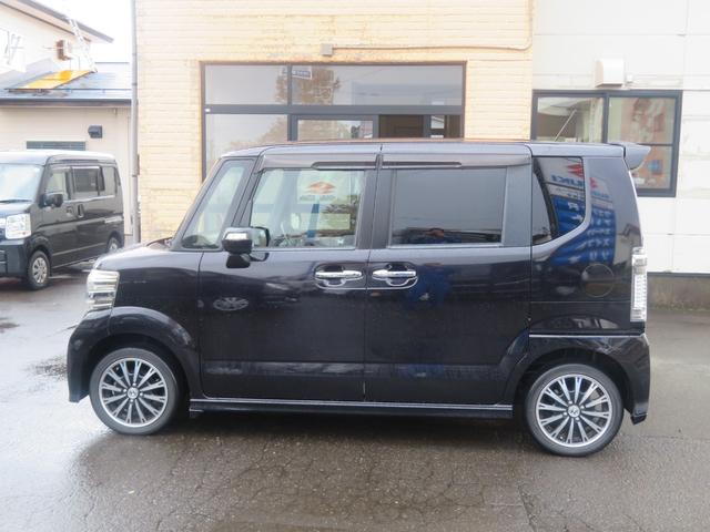 N-BOXカスタム G ターボSSパッケージ 4WD ワンオーナー 両側パワースライド 純正ナビ バックカメラ ETC 純正エアロ HIDライトフオグランプ 純正15インチアルミ 純正エンジンスターター USBケーブル フロアイルミネーション(4枚目)