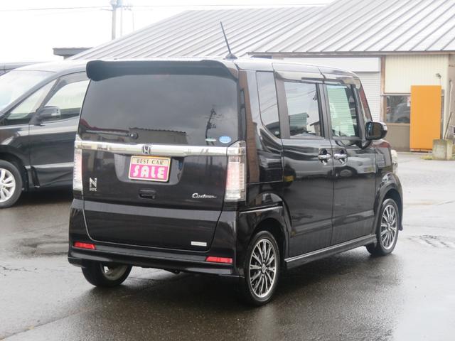 N-BOXカスタム G ターボSSパッケージ 4WD ワンオーナー 両側パワースライド 純正ナビ バックカメラ ETC 純正エアロ HIDライトフオグランプ 純正15インチアルミ 純正エンジンスターター USBケーブル フロアイルミネーション(7枚目)