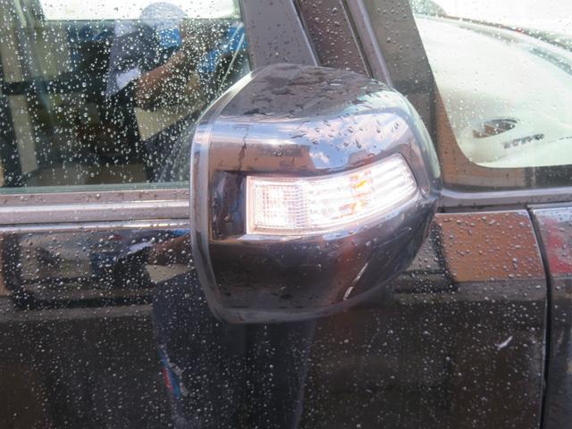 N-BOXカスタム G ターボSSパッケージ 4WD ワンオーナー 両側パワースライド 純正ナビ バックカメラ ETC 純正エアロ HIDライトフオグランプ 純正15インチアルミ 純正エンジンスターター USBケーブル フロアイルミネーション(13枚目)