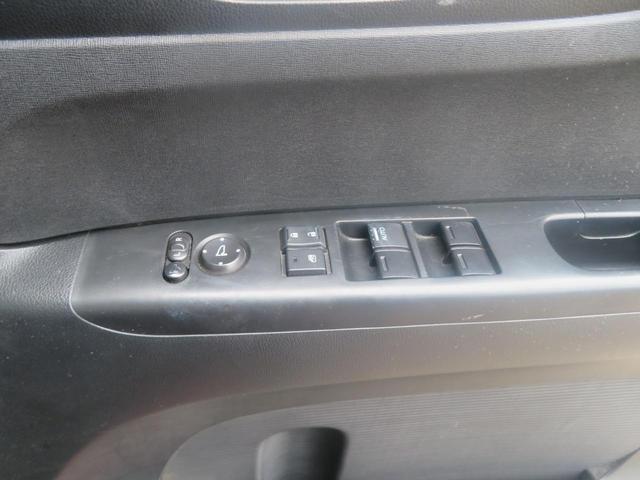 N-BOXカスタム G ターボSSパッケージ 4WD ワンオーナー 両側パワースライド 純正ナビ バックカメラ ETC 純正エアロ HIDライトフオグランプ 純正15インチアルミ 純正エンジンスターター USBケーブル フロアイルミネーション(29枚目)