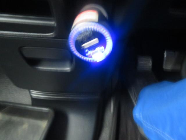 N-BOXカスタム G ターボSSパッケージ 4WD ワンオーナー 両側パワースライド 純正ナビ バックカメラ ETC 純正エアロ HIDライトフオグランプ 純正15インチアルミ 純正エンジンスターター USBケーブル フロアイルミネーション(32枚目)