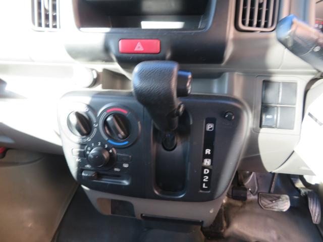 エブリイ ＰＣリミテッド　４ＷＤ　セーフティサポート　リアプライバシーガラス　キーレス　パワーウインド　社外ナビ　バックカメラ　フルフラットシート　オーバーヘッドコンソール　リアパーキングセンサー（19枚目）