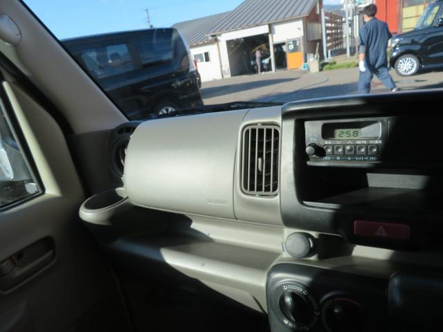 エブリイ ＰＣリミテッド　４ＷＤ　セーフティサポート　リアプライバシーガラス　キーレス　パワーウインド　社外ナビ　バックカメラ　フルフラットシート　オーバーヘッドコンソール　リアパーキングセンサー（27枚目）