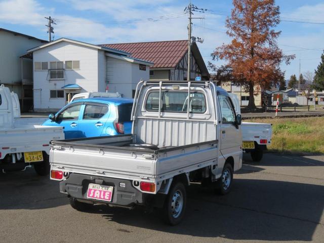 サンバートラック ＴＣ　プロフェッショナル４ＷＤ　５速マニュアル　エアコン　パワステ（5枚目）