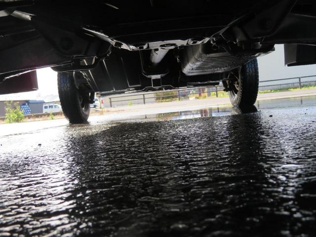 サンバートラック ＴＣ　プロフェッショナル４ＷＤ　５速マニュアル　エアコン　パワステ（7枚目）