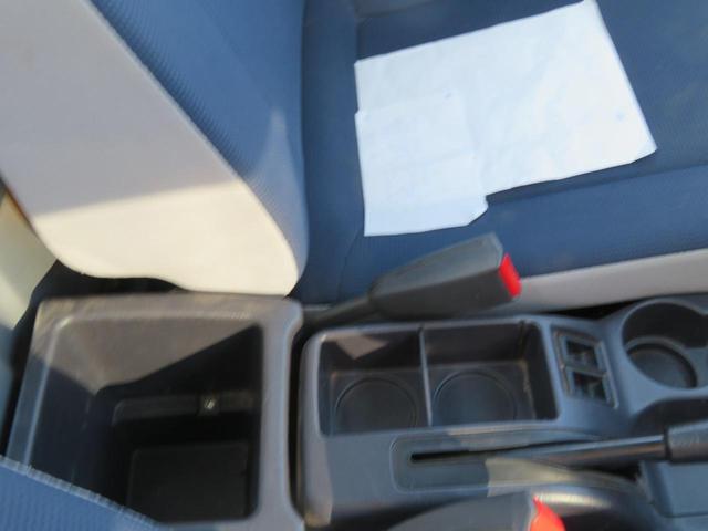 サンバートラック ＴＣ　プロフェッショナル４ＷＤ　５速マニュアル　エアコン　パワステ（14枚目）