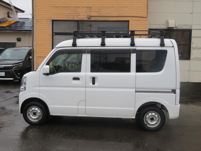 スクラム ＰＣ　スペシャルハイルーフ４ＷＤ　禁煙車　グー保証１年付き　社外ナビ　バックカメラ　ブルトウース機能　ドライブレコーダー　キーレス　セーフテイサポート　スタッドレスタイヤ付　オーバーヘッドコンソール（4枚目）