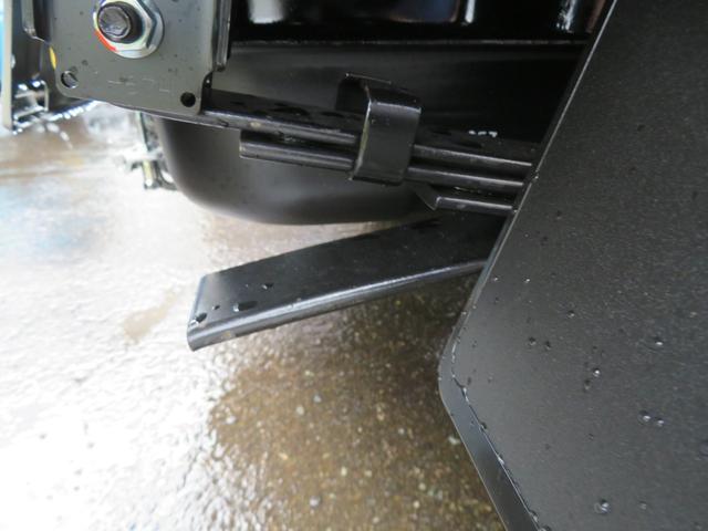 キャリイトラック ＫＣエアコン・パワステ農繁仕様　５速マニュアル４ＷＤ　４枚リーフスプリング　デフロック付き　キーレス　パワーウインド　アッパーメンバーガード　サイドバイザー　オートライト　リアパーキングセンサー　荷台作業灯（22枚目）