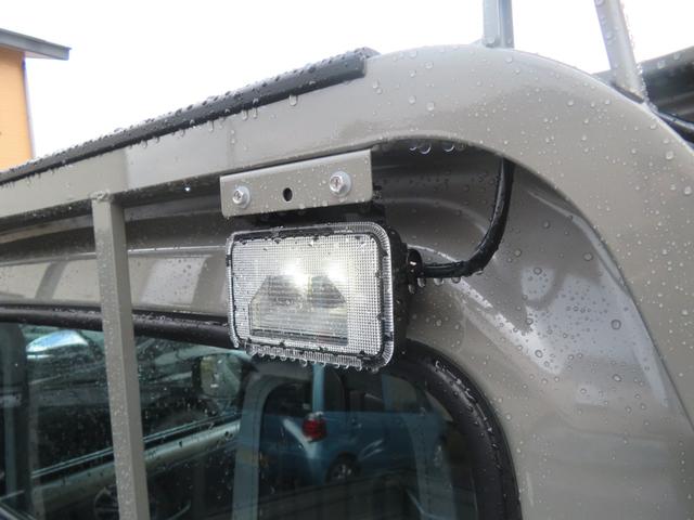 キャリイトラック ＫＣエアコン・パワステ農繁仕様　５速マニュアル４ＷＤ　４枚リーフスプリング　デフロック付き　キーレス　パワーウインド　アッパーメンバーガード　サイドバイザー　オートライト　リアパーキングセンサー　荷台作業灯（24枚目）