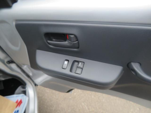 キャリイトラック ＫＣエアコン・パワステ　４ＷＤ５速マニュアル　最終型　エアコンパワステ　キーレス　パワーウインド　オートライト　アイドリングストップ機能　サイドバイザー　アッパーメンバーガード　横滑り防止（8枚目）