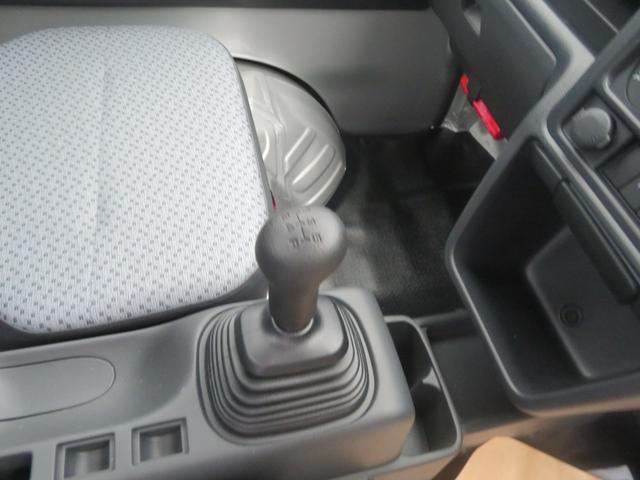 キャリイトラック ＫＣエアコン・パワステ　４ＷＤ５速マニュアル　最終型　エアコンパワステ　キーレス　パワーウインド　オートライト　アイドリングストップ機能　サイドバイザー　アッパーメンバーガード　横滑り防止（9枚目）