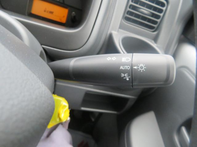 キャリイトラック ＫＣエアコン・パワステ　４ＷＤ５速マニュアル　最終型　エアコンパワステ　キーレス　パワーウインド　オートライト　アイドリングストップ機能　サイドバイザー　アッパーメンバーガード　横滑り防止（15枚目）