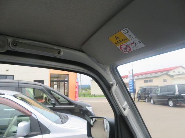 キャリイトラック ＫＣエアコン・パワステ　４ＷＤ５速マニュアル　最終型　エアコンパワステ　キーレス　パワーウインド　オートライト　アイドリングストップ機能　サイドバイザー　アッパーメンバーガード　横滑り防止（18枚目）