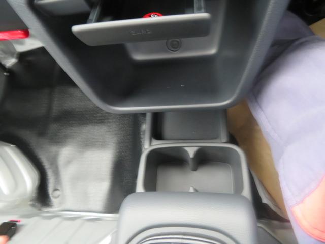 キャリイトラック ＫＣエアコン・パワステ　４ＷＤ５速マニュアル　最終型　エアコンパワステ　キーレス　パワーウインド　オートライト　アイドリングストップ機能　サイドバイザー　アッパーメンバーガード　横滑り防止（21枚目）