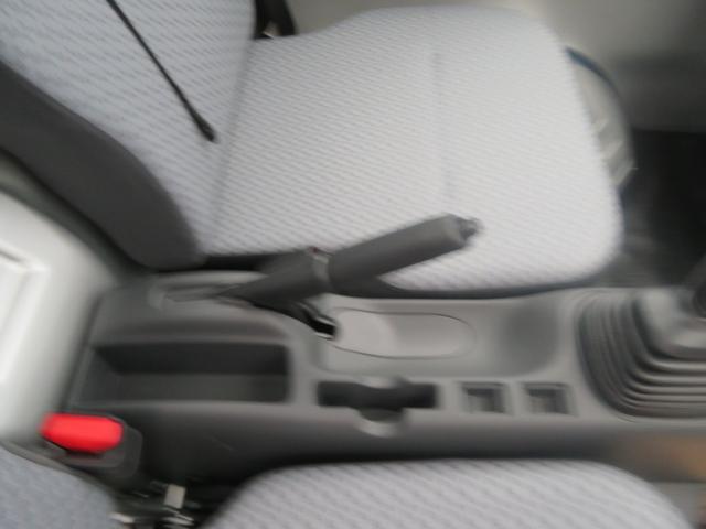 キャリイトラック ＫＣエアコン・パワステ　４ＷＤ５速マニュアル　最終型　エアコンパワステ　キーレス　パワーウインド　オートライト　アイドリングストップ機能　サイドバイザー　アッパーメンバーガード　横滑り防止（22枚目）