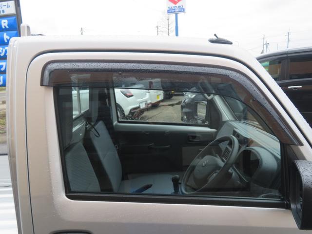 キャリイトラック ＫＣエアコン・パワステ　４ＷＤ５速マニュアル　最終型　エアコンパワステ　キーレス　パワーウインド　オートライト　アイドリングストップ機能　サイドバイザー　アッパーメンバーガード　横滑り防止（30枚目）