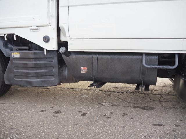 エルフトラック Wキャブフルフラットロー Wキャブ4WD 1t積パワーゲート付 極東垂直式V601A昇降荷重600kg 荷台木製 内寸203(187+16)cm×160cm プラットホーム二段折式158cm×91cm(先端テーパ部11cm含)(17枚目)