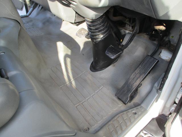 キャンター 全低床　４ＷＤ　荷台塗装済　荷台床板張替済　最大積載量１５００ｋｇ（31枚目）