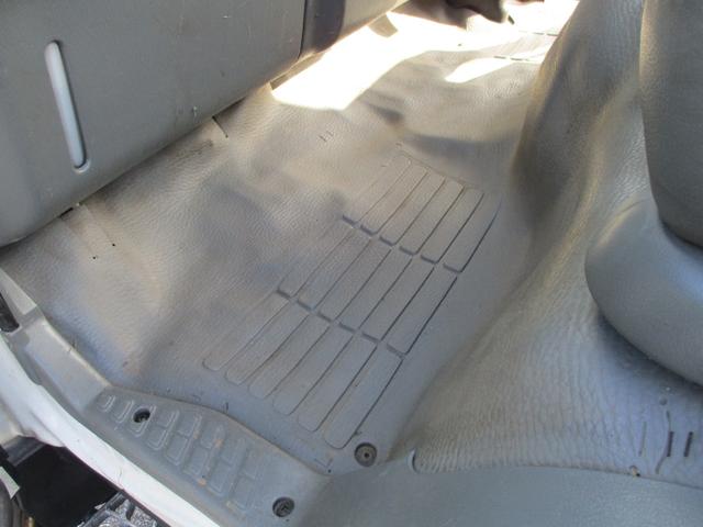 キャンター 全低床　４ＷＤ　荷台塗装済　荷台床板張替済　最大積載量１５００ｋｇ（32枚目）