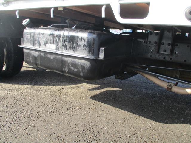キャンター 全低床　４ＷＤ　荷台塗装済　荷台床板張替済　最大積載量１５００ｋｇ（36枚目）