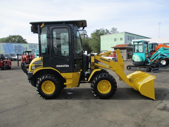 日本 コマツホイールローダ WA30-6EG 4WD エアコン 全面塗装済 稼働時間4925hrs(4枚目)