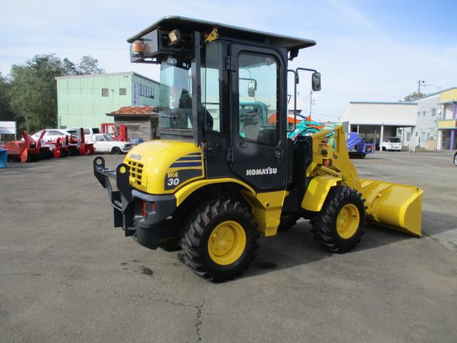 日本 コマツホイールローダ WA30-6EG 4WD エアコン 全面塗装済 稼働時間4925hrs(5枚目)