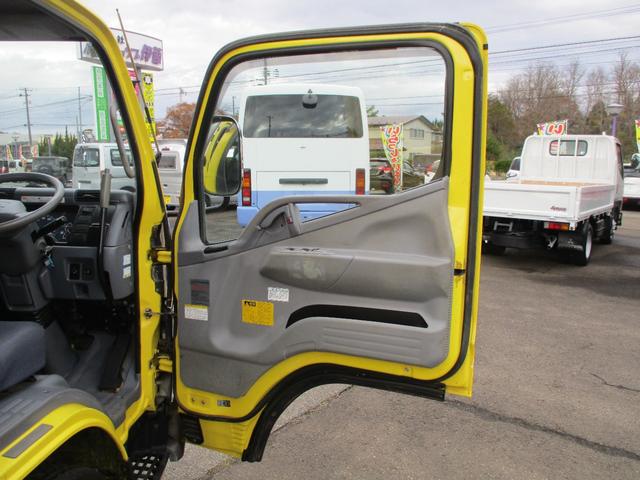 キャンター 全低床ダンプ　４ＷＤ　新品メッキパーツ　エアコン　パワステ　パワーウィンドウ（10枚目）
