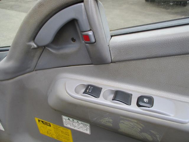 キャンター 全低床ダンプ　４ＷＤ　新品メッキパーツ　エアコン　パワステ　パワーウィンドウ（11枚目）