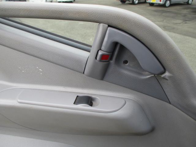 キャンター 全低床ダンプ　４ＷＤ　新品メッキパーツ　エアコン　パワステ　パワーウィンドウ（13枚目）