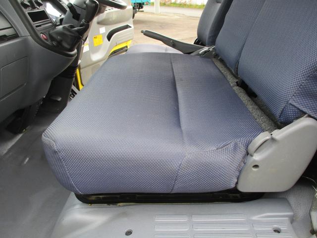 キャンター 全低床ダンプ　４ＷＤ　新品メッキパーツ　エアコン　パワステ　パワーウィンドウ（17枚目）