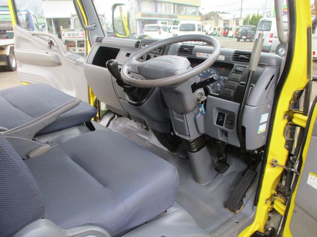 キャンター 全低床ダンプ　４ＷＤ　新品メッキパーツ　エアコン　パワステ　パワーウィンドウ（18枚目）