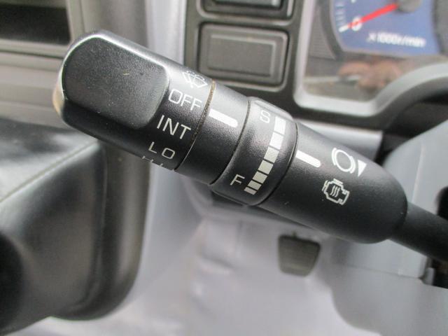 キャンター 全低床ダンプ　４ＷＤ　新品メッキパーツ　エアコン　パワステ　パワーウィンドウ（20枚目）