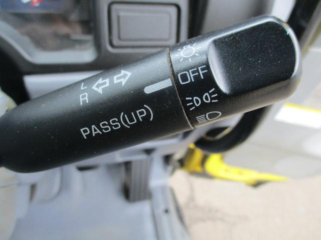 キャンター 全低床ダンプ　４ＷＤ　新品メッキパーツ　エアコン　パワステ　パワーウィンドウ（21枚目）