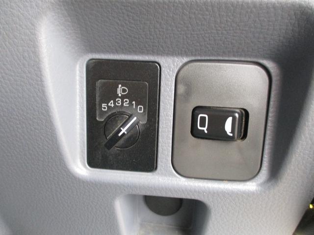 キャンター 全低床ダンプ　４ＷＤ　新品メッキパーツ　エアコン　パワステ　パワーウィンドウ（22枚目）