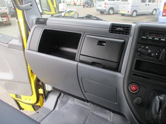 キャンター 全低床ダンプ　４ＷＤ　新品メッキパーツ　エアコン　パワステ　パワーウィンドウ（28枚目）