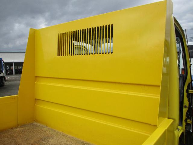 キャンター 全低床ダンプ　４ＷＤ　新品メッキパーツ　エアコン　パワステ　パワーウィンドウ（32枚目）