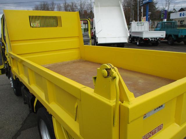 キャンター 全低床ダンプ　４ＷＤ　新品メッキパーツ　エアコン　パワステ　パワーウィンドウ（34枚目）