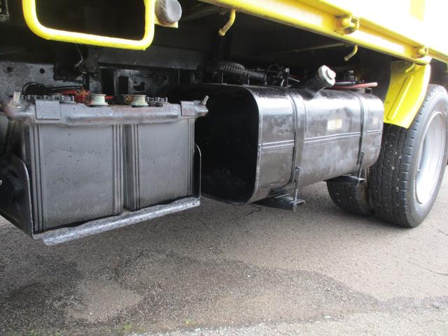 キャンター 全低床ダンプ　４ＷＤ　新品メッキパーツ　エアコン　パワステ　パワーウィンドウ（38枚目）