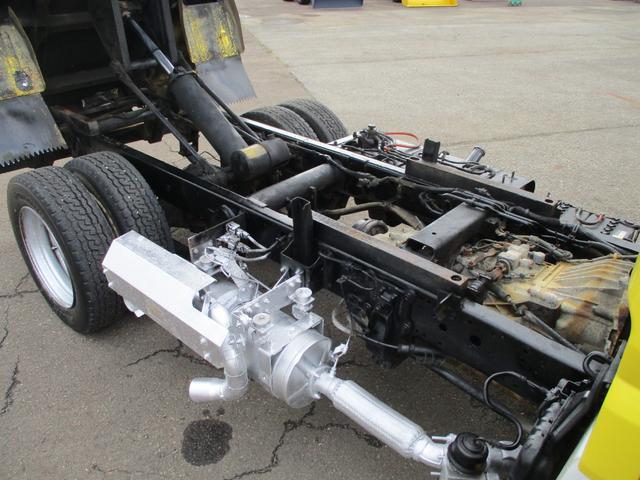 キャンター 全低床ダンプ　４ＷＤ　新品メッキパーツ　エアコン　パワステ　パワーウィンドウ（39枚目）