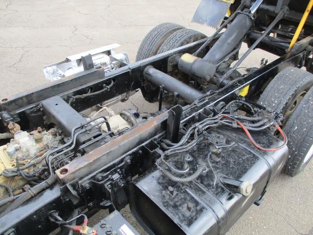 キャンター 全低床ダンプ　４ＷＤ　新品メッキパーツ　エアコン　パワステ　パワーウィンドウ（42枚目）