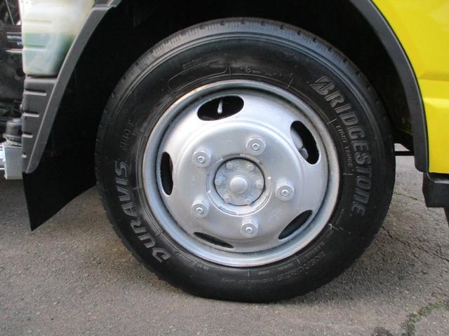 キャンター 全低床ダンプ　４ＷＤ　新品メッキパーツ　エアコン　パワステ　パワーウィンドウ（51枚目）