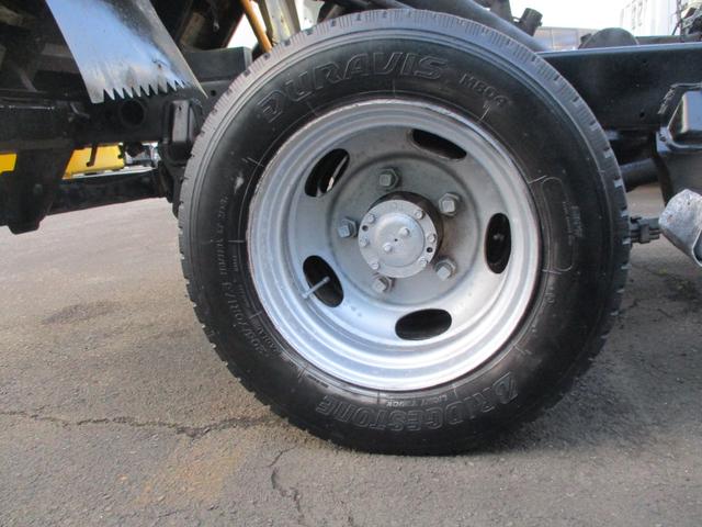 キャンター 全低床ダンプ　４ＷＤ　新品メッキパーツ　エアコン　パワステ　パワーウィンドウ（52枚目）
