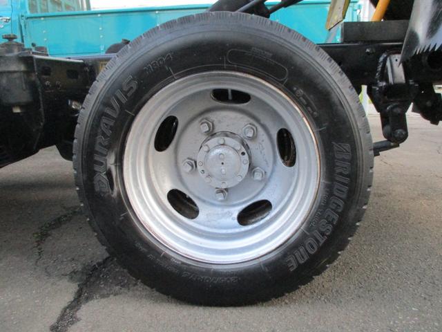キャンター 全低床ダンプ　４ＷＤ　新品メッキパーツ　エアコン　パワステ　パワーウィンドウ（53枚目）