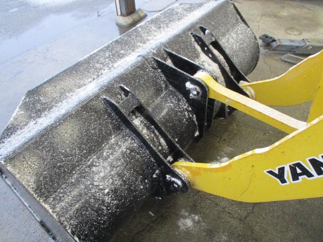 日本 ベースグレード　４ＷＤ　稼働時間３８４５ｈｒｓ　ヒーター（8枚目）