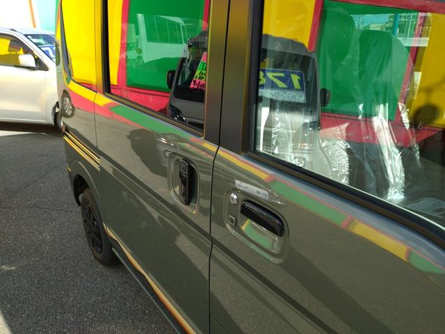 エブリイ Jリミテッド ターボ 4WD 届出済未使用車 新品Bluetooth対応ナビ デュアルカメラブレーキ LEDヘッドライト オートライト キーレスプッシュスタート 両側パワースライドドア シートヒーター(10枚目)