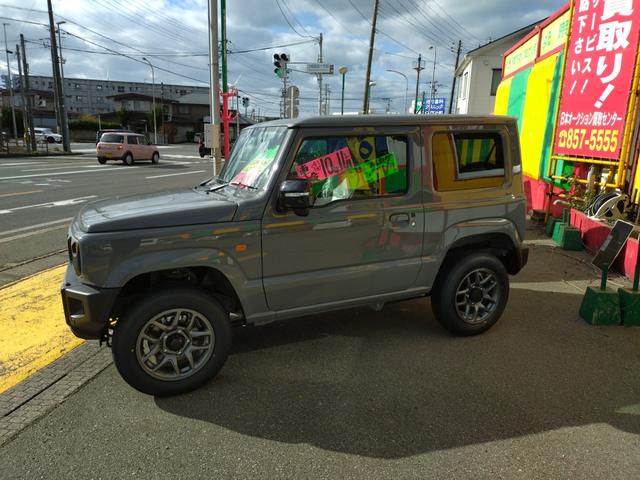 ジムニー ＸＣ　４ＷＤ　ターボ　届出済未使用車　ナビ　フルセグＴＶ　Ｂｌｕｅｔｏｏｔｈ　スズキセーフティサポート　ＬＥＤヘッドライト　オートライト　スマートキー　オートクルーズコントロール　シートヒーター（4枚目）