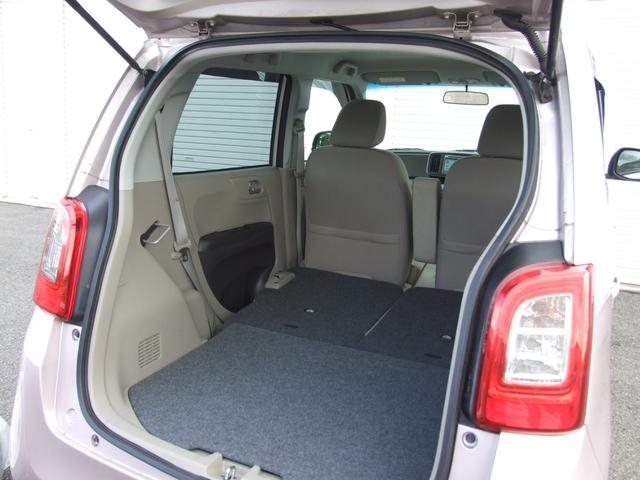 後部座席を倒すと広々ラゲッジスペース