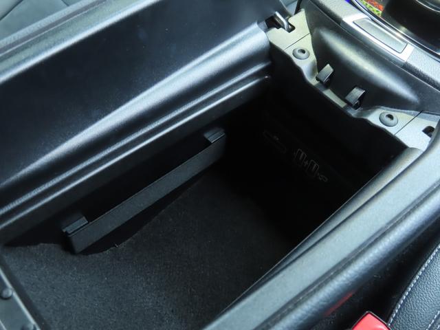 Ｅクラス Ｅ２００　アバンギャルド　スポーツ　ターボ　ワンオーナー　黒革電動シート　全周囲カメラ　追従型クルコン　Ｂｌｕｅｔｏｏｔｈ　フルセグＴＶナビ　シートヒーター　パドルシフト　プッシュスタート　ＬＥＤライト　ＥＴＣ（26枚目）