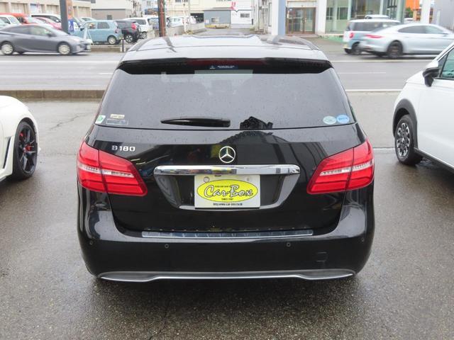 Ｂクラス Ｂ１８０　ターボ　ディーラー車　ワンオーナーカー　走行１２５００ｋｍ　プッシュスタート　ＢＳＭ　ＬＥＤオートライト　バックガイドモニター　Ｂｌｕｅｔｏｏｔｈ　シートヒーター　オート格納ヒーテッドドアミラー（6枚目）